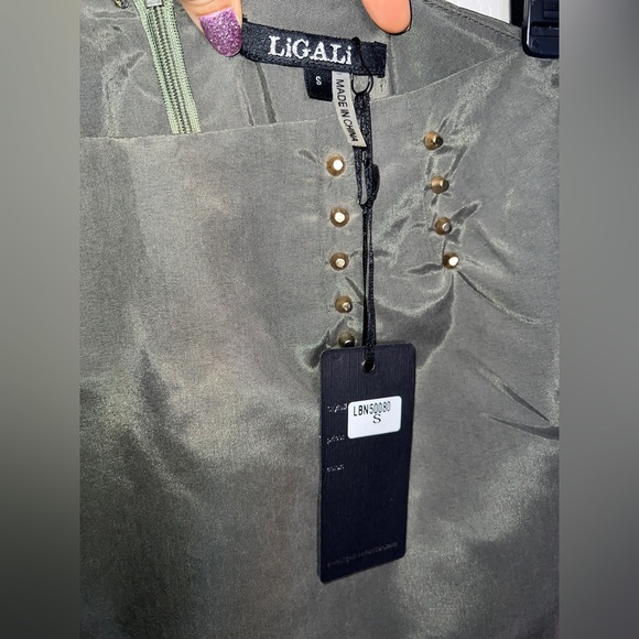 💚 NWT! Olive Green Studded Taffeta Miniskirt - Picture 3 of 6